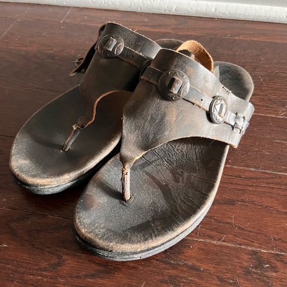 Rustic Muse and Cloud Sandals - Picture 2 of 3